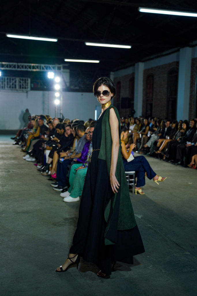 Guatemala Fashion week March 2023, semena de la moda @SDM_latam photo by @xelaaromfilms chic flowing maxi dress, boho chic sunglasses 