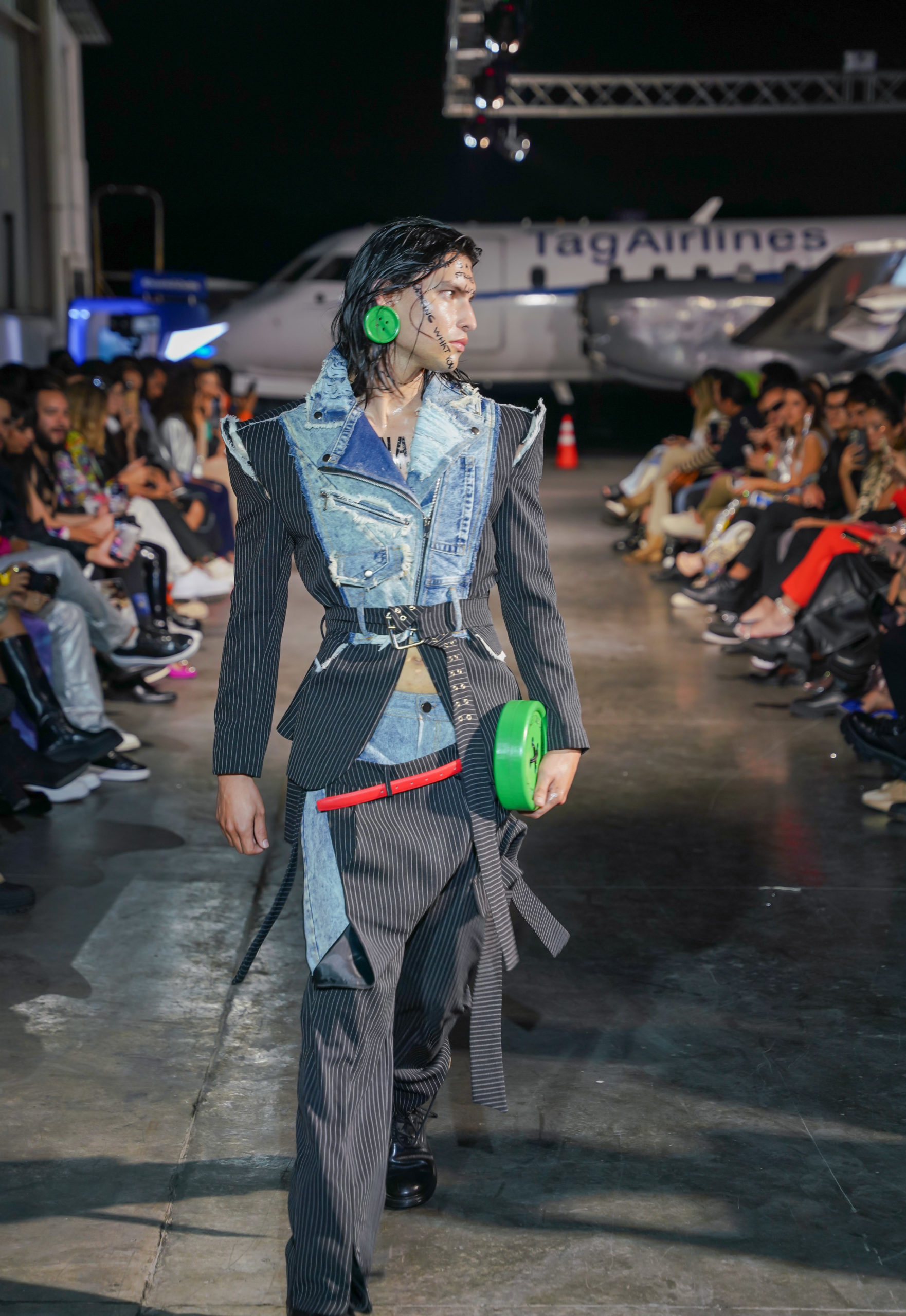 No Name Studios denim blazer, Guatemala Fashion week catwalk Mexican Designer, latin American designers March 2023, semena de la moda @SDM_latam photo by @xelaaromfilms