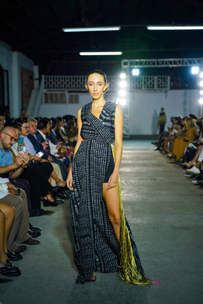 Dress by Nicteel with gold fringe by Owana Lima, Guatemala Fashion week catwalk latin American designers March 2023, semena de la moda @SDM_latam photo by @xelaaromfilms